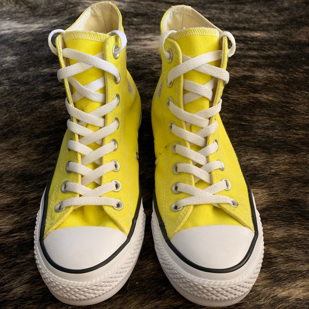 NWOT yellow Chuck Taylor converse